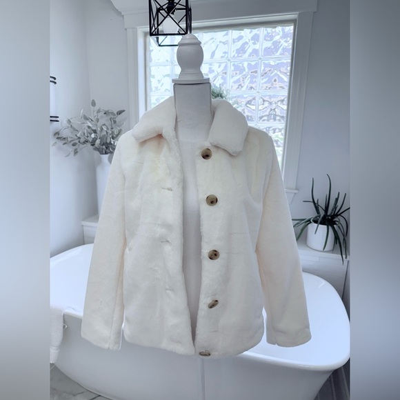 J.CREW‎ FACTORY Faux Cream Fur Coat Size 2 Pockets Button Up - Picture 1 of 9